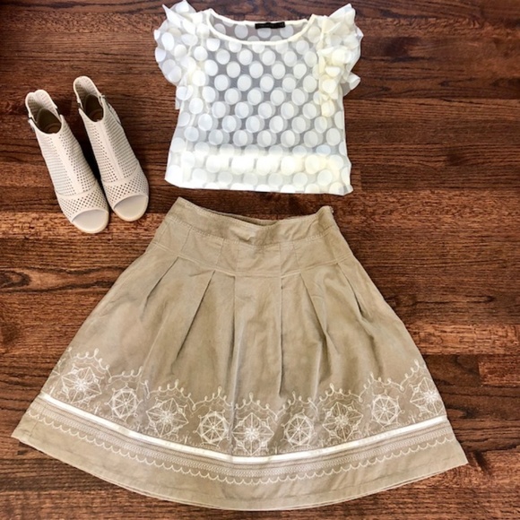💕Pretty Corduroy Skirt 💕 - Picture 1 of 6